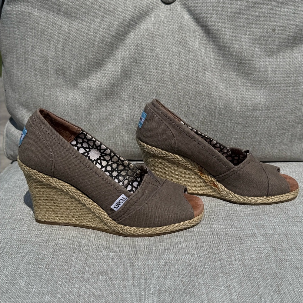 TOMS Grey Taupe Canvas Espadrille Wedges | Size W5 | Peep Toe Slip-On